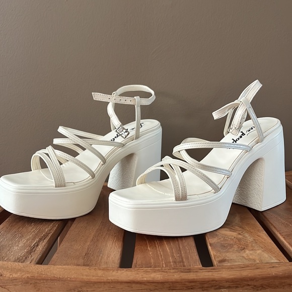 SOLD Free People chunky white platform heels sandals, size EU 40. US 8.5 - Picture 4 of 9